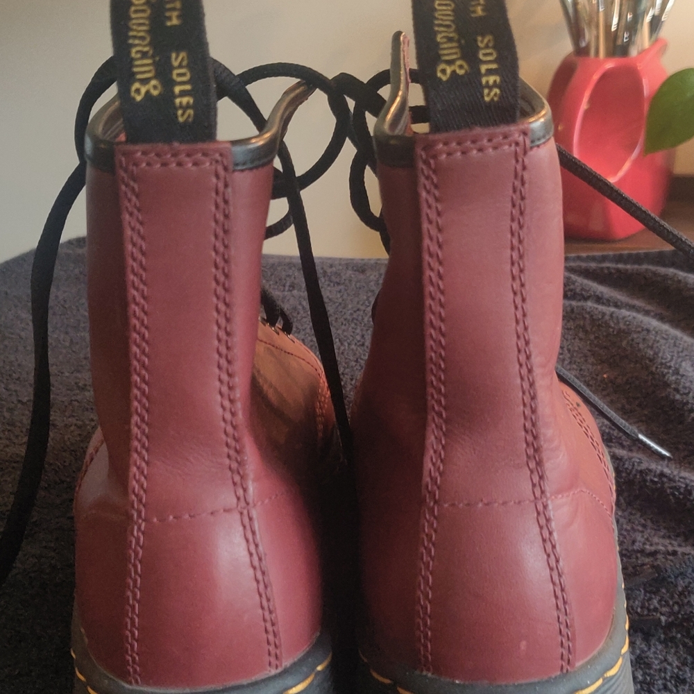 Shoe's - Picture 5 of 7